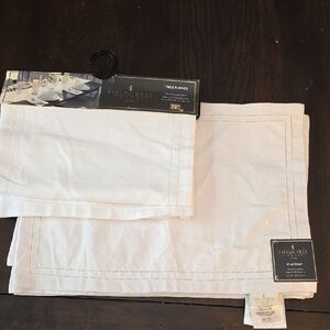 Fieldcrest Classic White Table Runner and Placemats. 6pc Set.